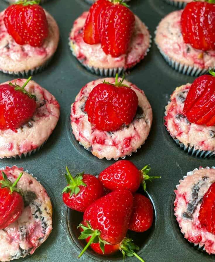 strawberry cheesecake muffins