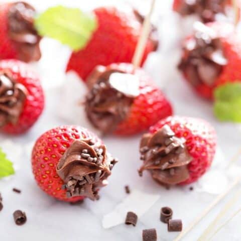 Stuffed strawberries with chocolate mousse